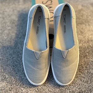 TOMS Women's Light Gray Loafers